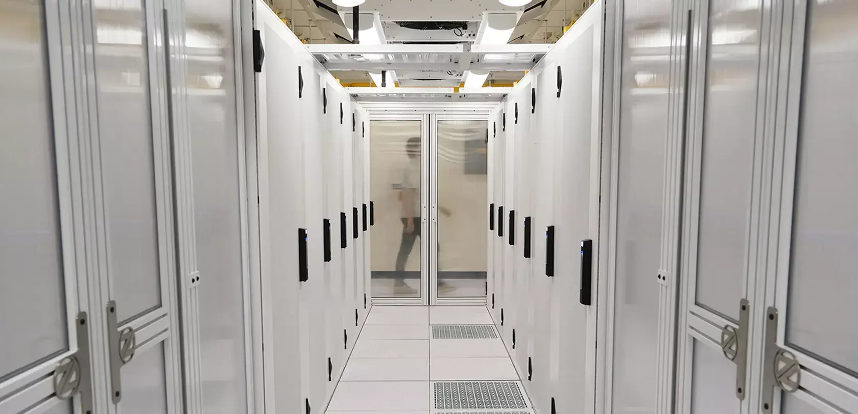 Confidential Data Center | E corridor